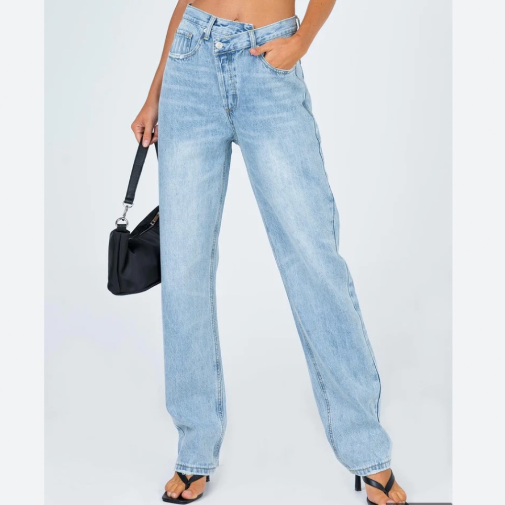 STRAIGHT LEG JEAN LIGHT WASH DENIM Princess Polly